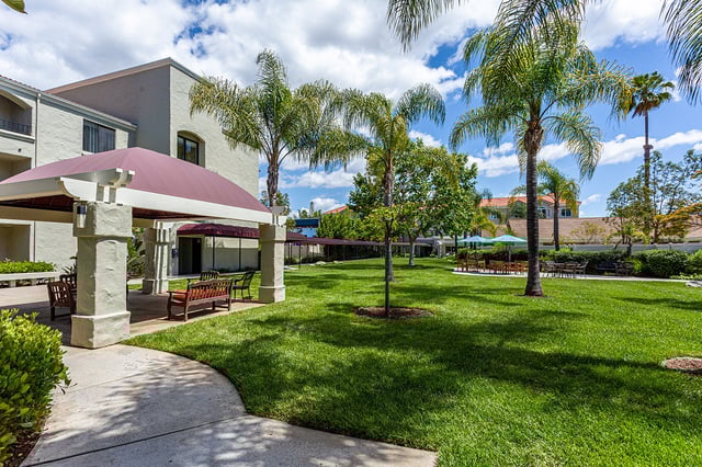 Las_Villas_del_Norte_Courtyard_7-1